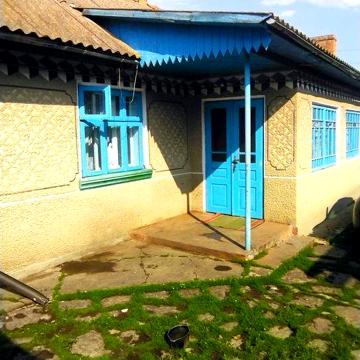 Продається будинок із земельною ділянкою