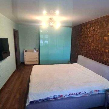 Продам 3-кімн. Олевська вул. 3б, 80 м.кв з паркомісцем