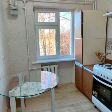 Продається 2-кімн квартира на вул. Небесної сотні (район ТЦ ФОРМАРКЕТ)