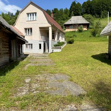 Продається файний будинок біля озера Віта