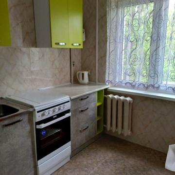 Космонавтів вул., 62