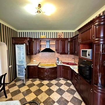 Володимира Івасюка просп. (Героїв Сталінграду), 8