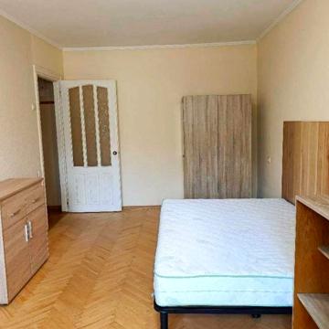 Академіка Корольова вул., 10-В