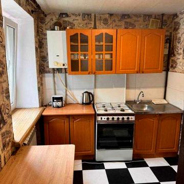 Продам 2 комн квартиру пр. Богдана Хмельницького 45