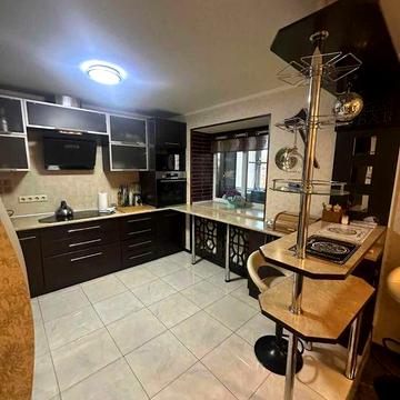 Продаю 3-х комнатную  квартиру на улице Садовой! а1