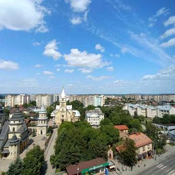 Здана 3-кімнатна квартира 89,1м² + комора по Незалежності, обжитий дім