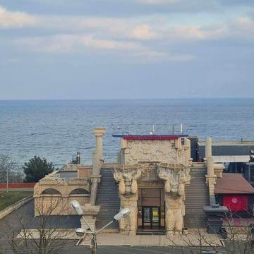 Продам 3х-комнатную с видом на море первая линия