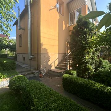 Вишнева, 3