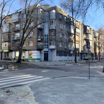 Продам 3-х из.кв. в Центре перекресток Чернышевского и Маяковского