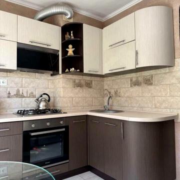 Варненська вул., 25