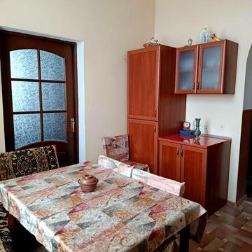 Продам 2-х кімнатну квартиру в центрі