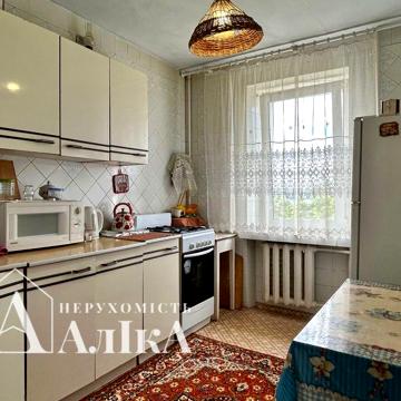 Продам 2-кімнатну квартиру неподалік центру