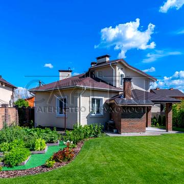 Андріївська вул., 8