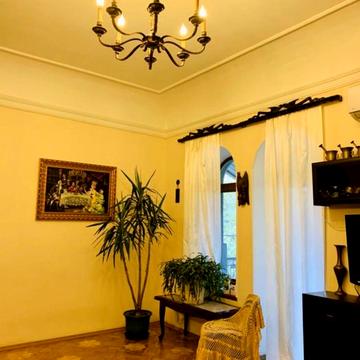 3-кімнатна дворівнева квартира у центрі міста