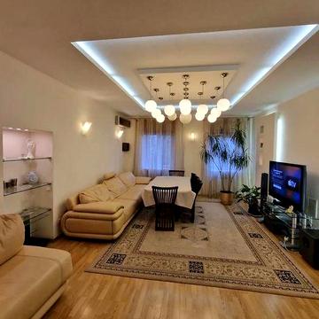 Продам 3к В самом Центре Михахаила Грушевского Королнка Старокозацька
