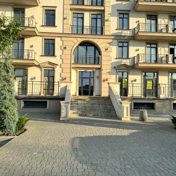 Травневий пров., 8