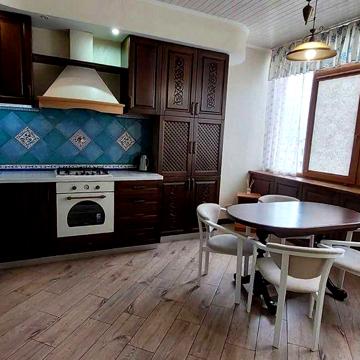 Продам 3кімн кв з дизайнерським ремонтом метро Захисників Украіни Торг