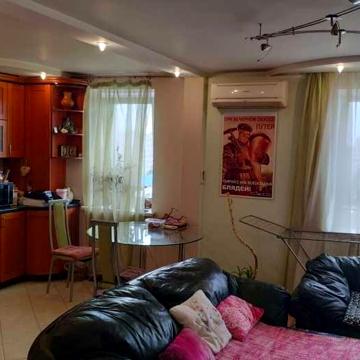 Ірпінь;  вулиця Шевченка; 7,  (центр міста) 3- кв-ра; 9\9, 15000 грн.