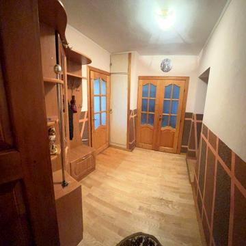 Продається 3 кімнатна квартира в смт.Отинія