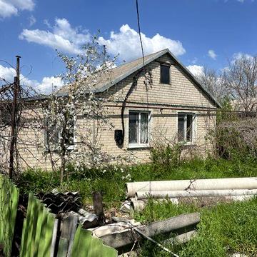 Дім, 75м2 з великим участком землі, та пристройками