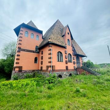 Вишнева, 3