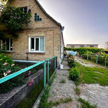 Добротний будинок / смт. Гребінки