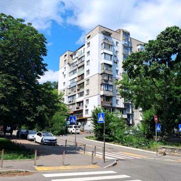 Продаж 1-кімнатної квартири біля метро та парку (пров. Коломийський)
