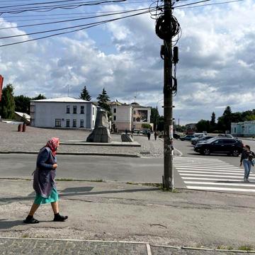 Здається на довготривалий термін 3-ох кімнатна квартира в центрі