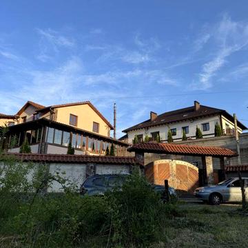 Продаж будинку, біля сатанаторію «Баймонт», Синяк