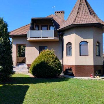Продам добротний БУДИНОК в Чернівцях