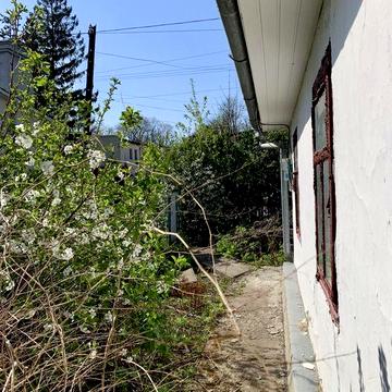 Продаю половину будинку у центрі Гощі