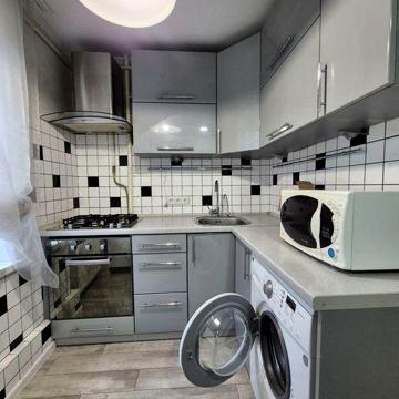 Продам видовую 2-к ,квартиру,  с А.О,р-н Черёмушки.