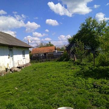 Будиночок з ділянкою