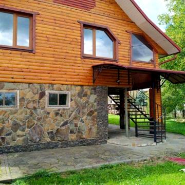 Продається будинок з земельною ділянкою