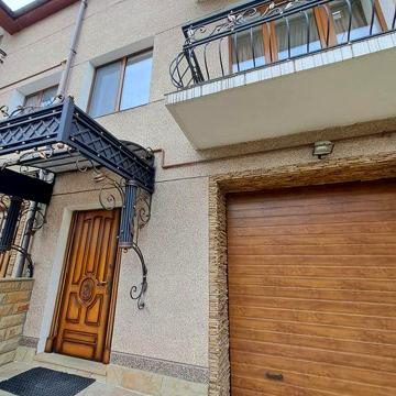 Продається будинок 290м2 та 6 сот с.Байківці