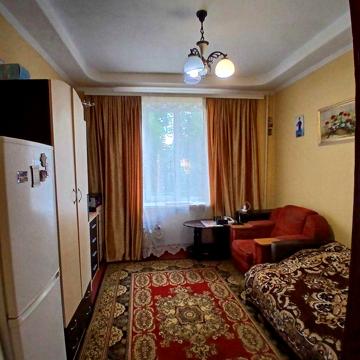Продам 1-но комнатную гостинку в центре