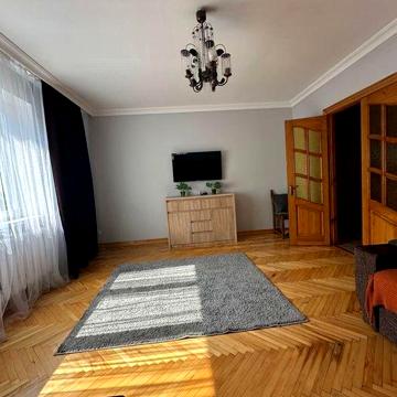 Продаж трикімнатної квартири