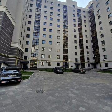 Продаж трьохкімнатної квартири на Інтер  1