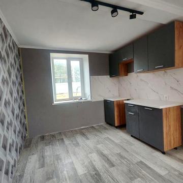 Часть дома и 10 соток 
Асфальтированная улица.
Учас