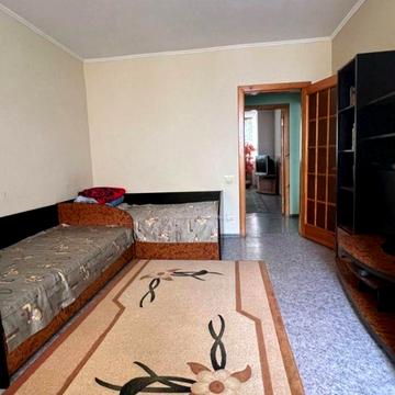 Продам 3 ком. квартиру. Л/Б. пр. Металлургов. АОГ. 4 район.