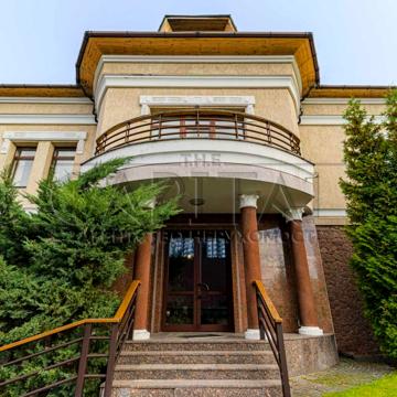 Павла Загребельного вул. (Миколи Раєвського), 5