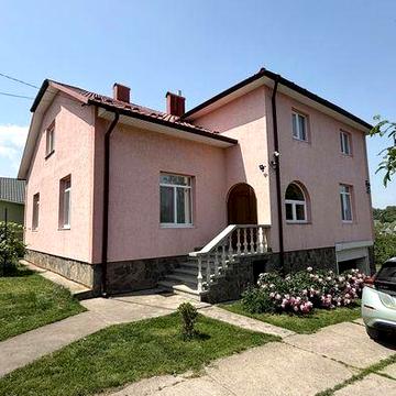 Продається великий будинок в селі Великий Кучурів