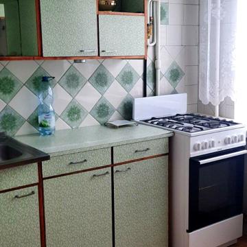 Прирічна вул., 27