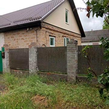 Продається дім в зручному місці Газ/світло/скважина
