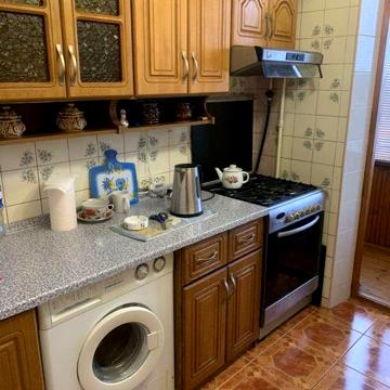 Здається 3-кімнатна квартира в гарному стані. Українка