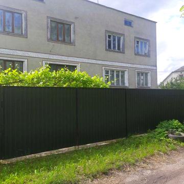 Двохповерховий житловий будинок