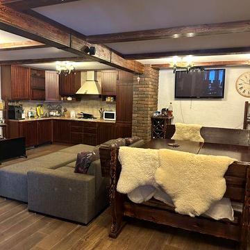 Будинок в лісі біля водосховища Хрінники