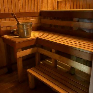 Будинок в лісі біля водосховища Хрінники
