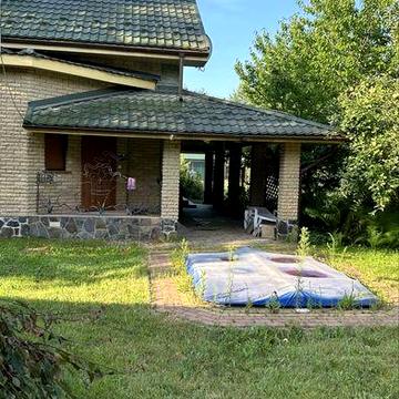 Будинок в лісі біля водосховища Хрінники