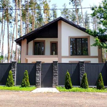 Продаж будинку в лісі
